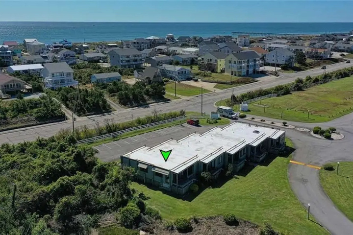 8 1 / 2 Marina Unit 1