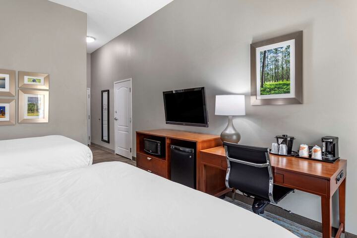 Comfort Inn & Suites Cleveland TX