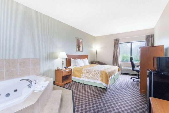 Room 9 of 19