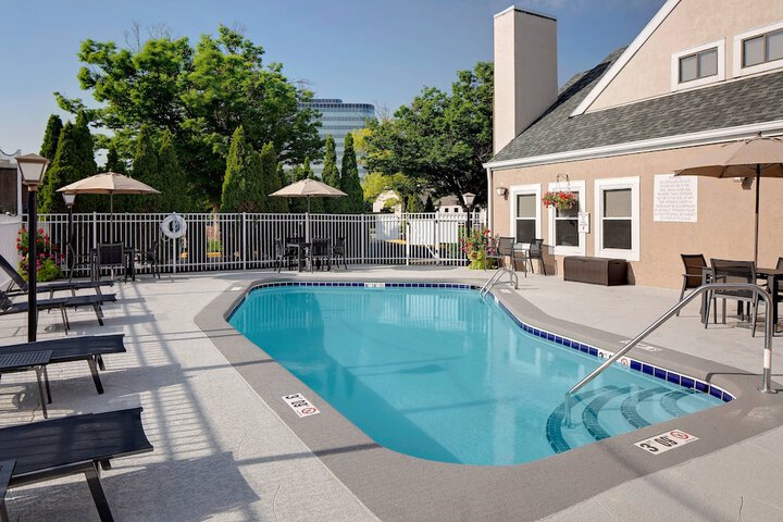 Pool 8 of 40