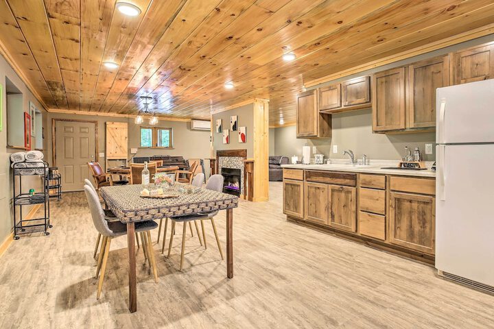 Hike & Zip-line: Red River Gorge Cabin w / Hot Tub!