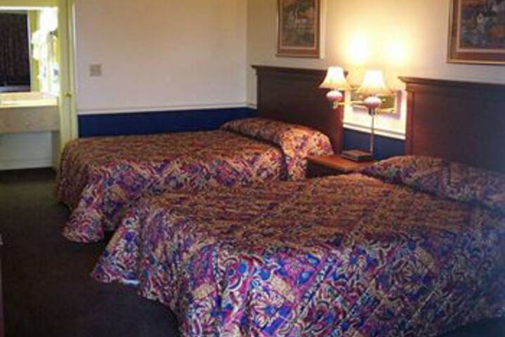 Crosbys Motor Inn