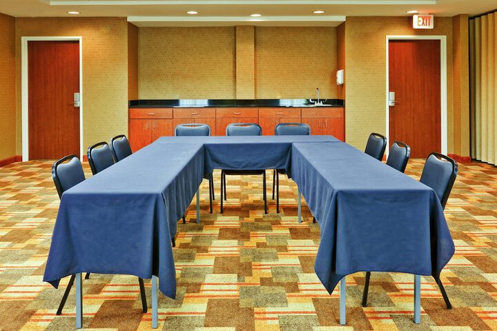 Holiday Inn Express Hotel & Suites Memphis / Germantown by IHG