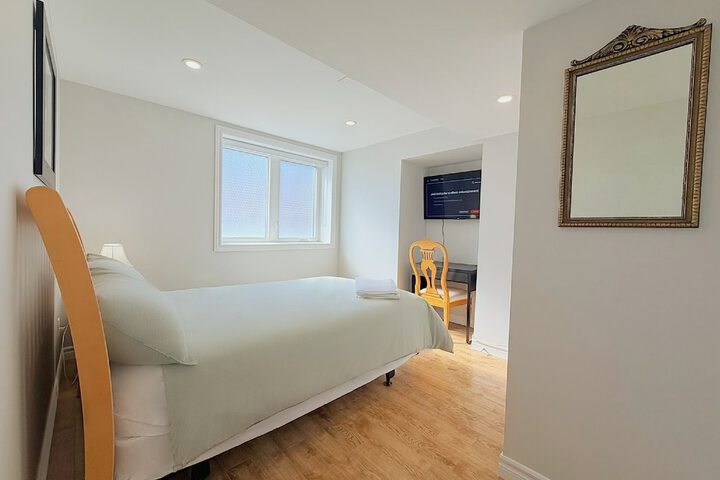 Cozy Rooms in Bright Walkout Suite - Newly Renovated 2026