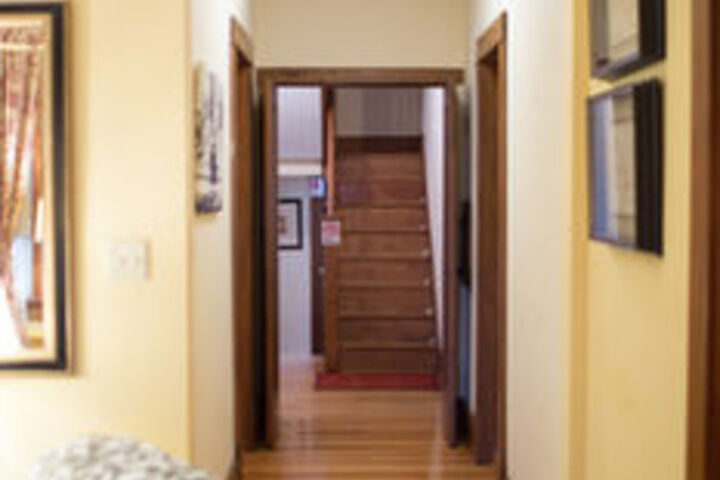 DeBourge Guesthouse