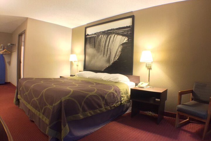 Room 28 of 64