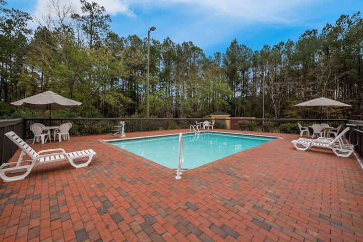 Pool 6 of 35