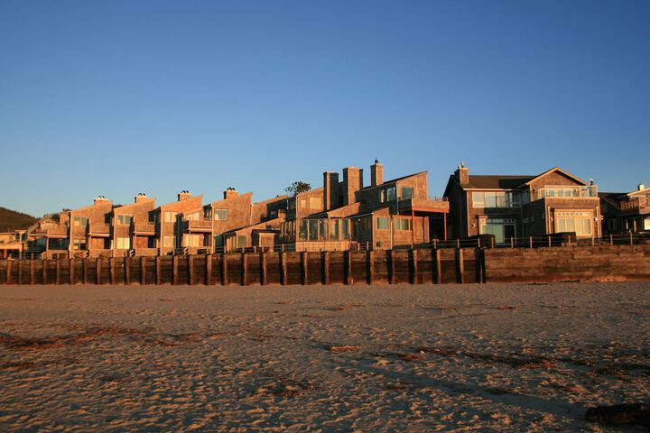 The Waves / The Argonauta Inn/The White Heron Lodge