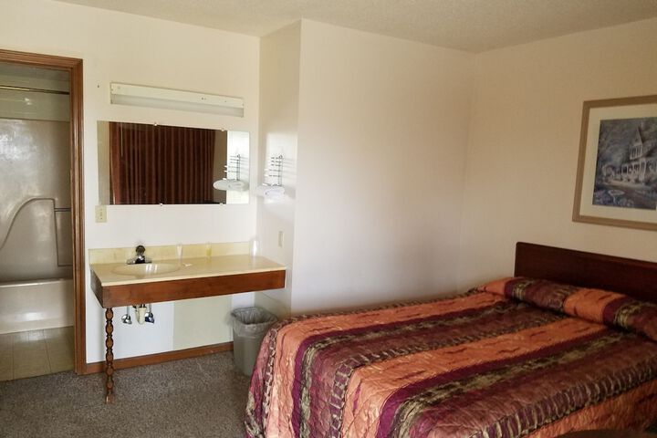 Room 13 of 20