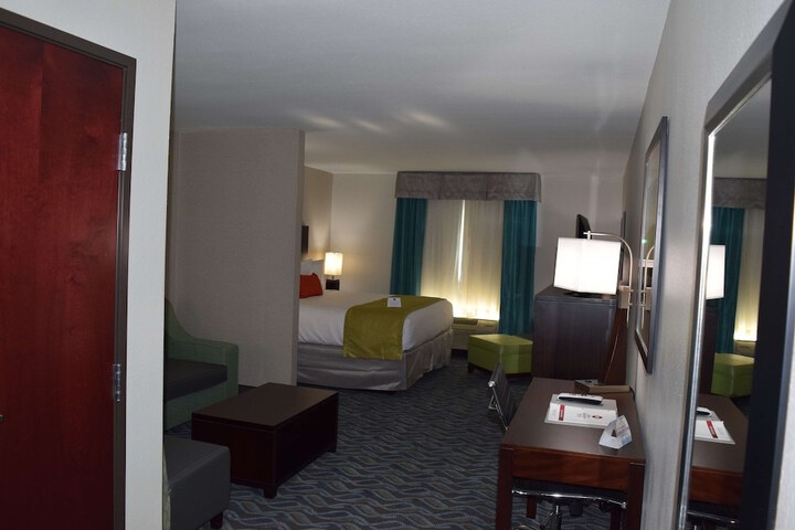 Room 13 of 23