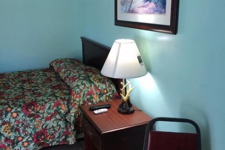 Skylark Motel