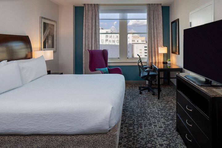 Room 10 of 42