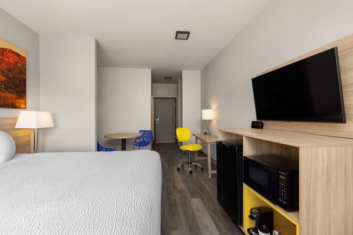 Room 128 of 143