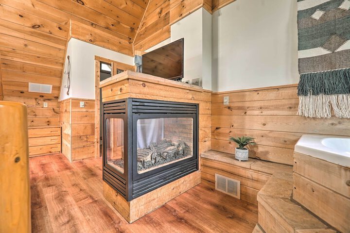 Cozy Retreat w / Porch & Double JJ Resort Access!