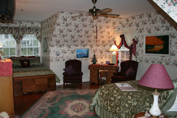 Heron Cay Lakeview Bed & Breakfast Inn