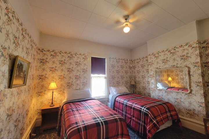 Towle House 1006