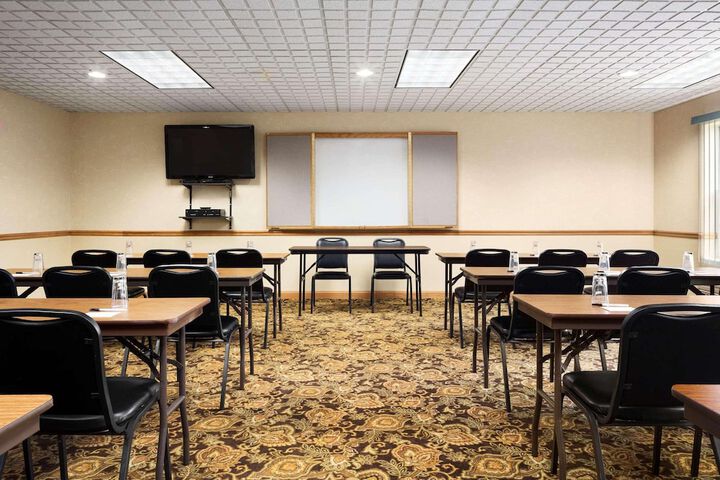 Country Inn & Suites by Radisson Columbus West, OH