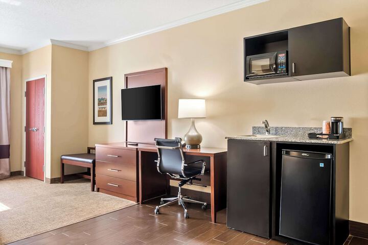 Comfort Suites