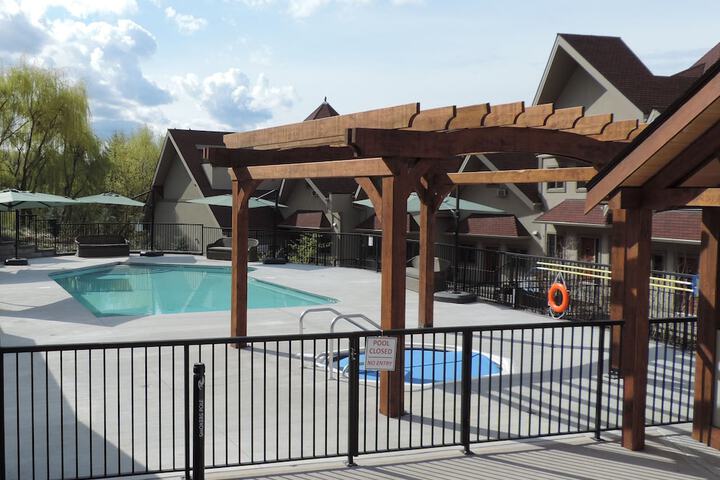 Pool 12 of 34