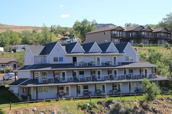 Hotel 7 of 33