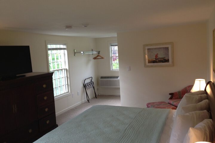 Room 17 of 28