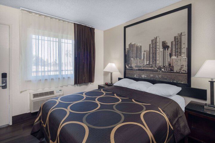 Room 28 of 43