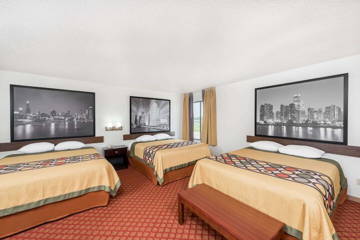 Room 6 of 16