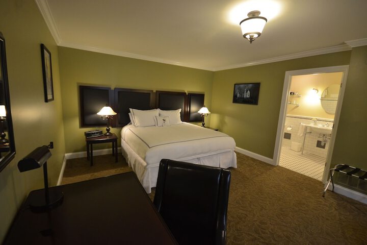Room 30 of 43