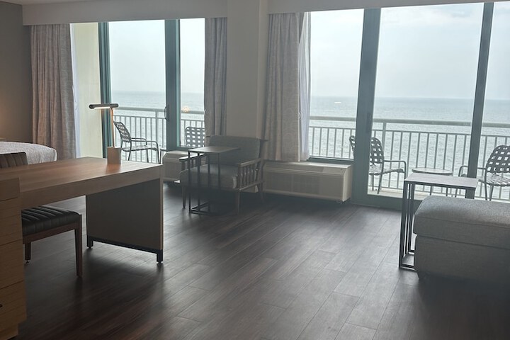 Room 30 of 104