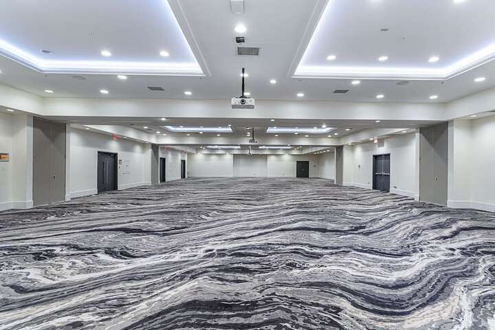 Ballroom/Hall 33 of 37