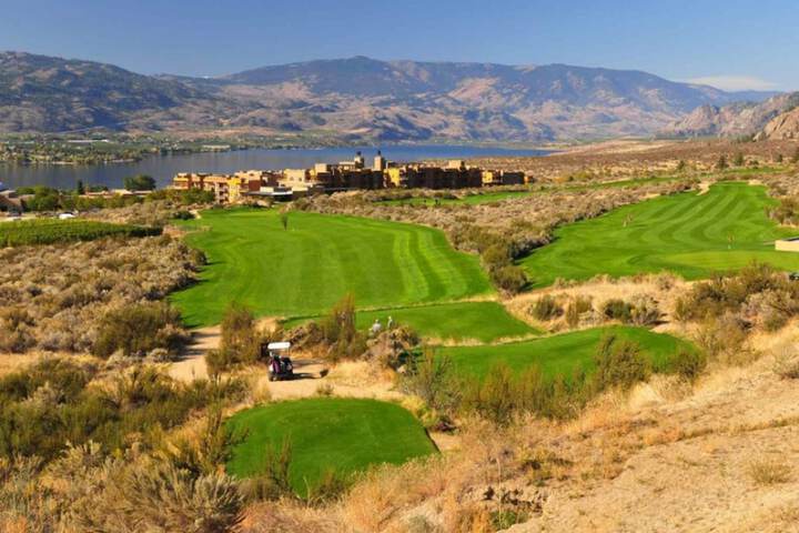 Holiday Inn Hotel & Suites Osoyoos by IHG