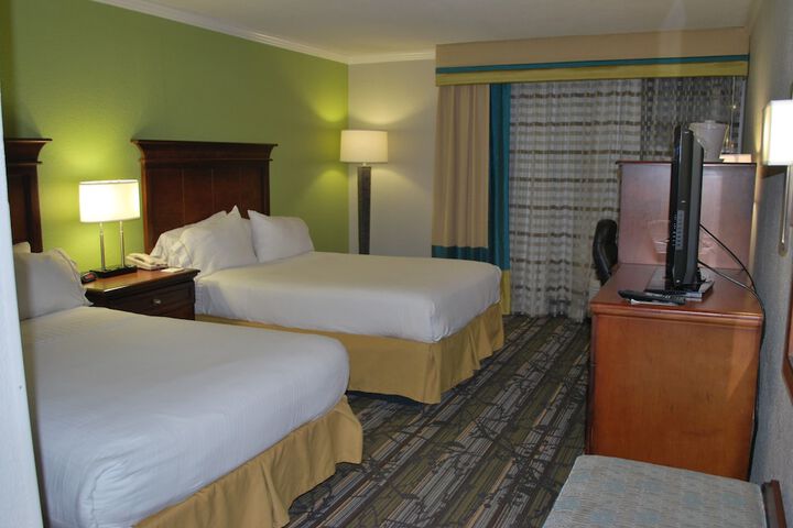 Room 13 of 32