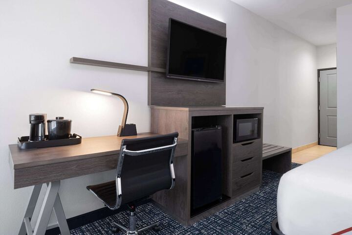 Room 32 of 60