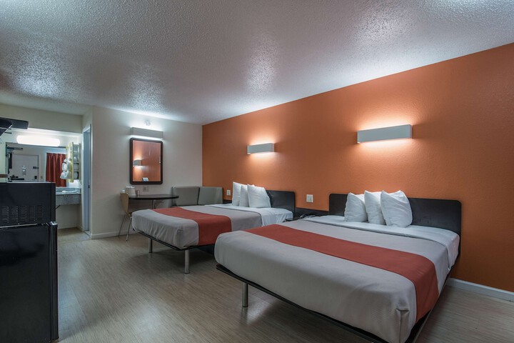 Room 40 of 49