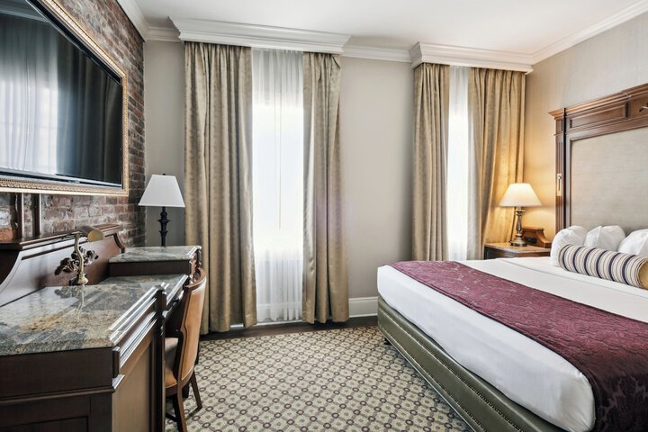 Room 10 of 18
