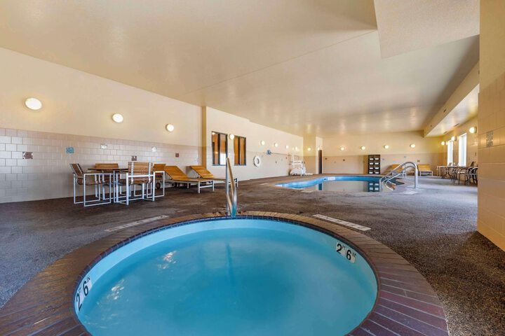 Pool 17 of 46