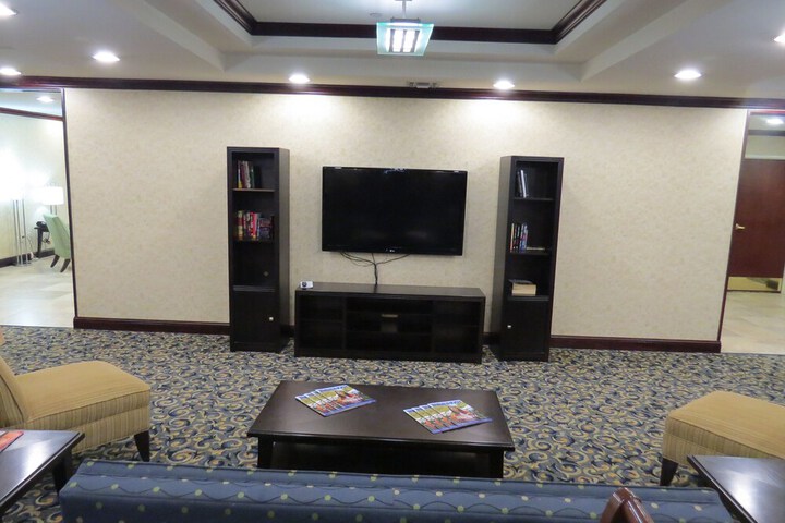 Holiday Inn Express & Suites Pampa by IHG