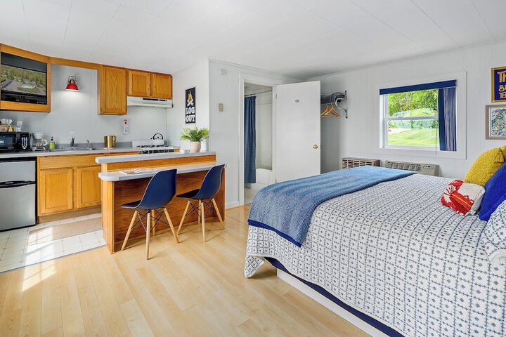 Seascape Motel & Cottages