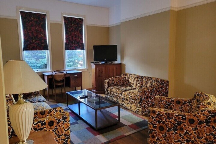 Towle House 1006