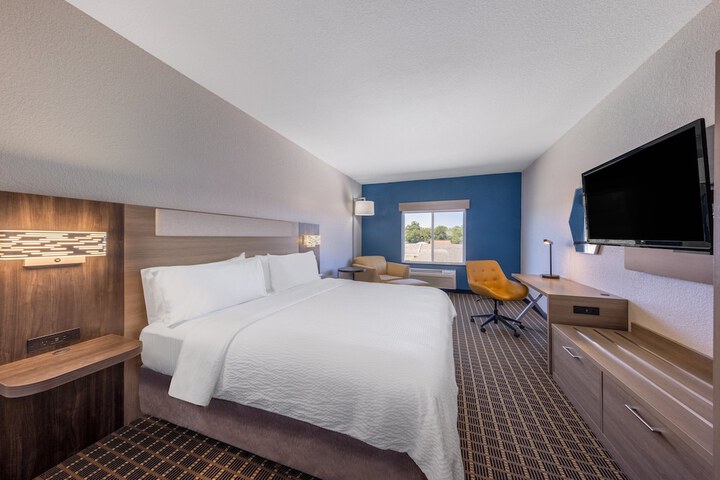 Holiday Inn Express Hotel & Suites Pittsburg by IHG
