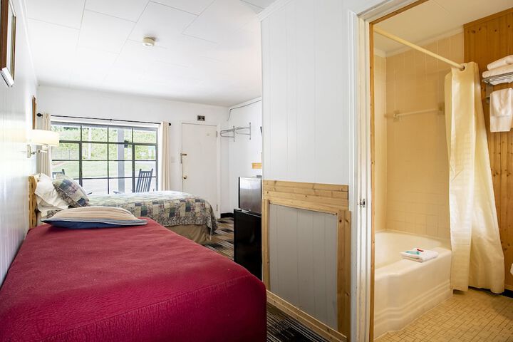 Lloyds on the River Country Inn by OYO