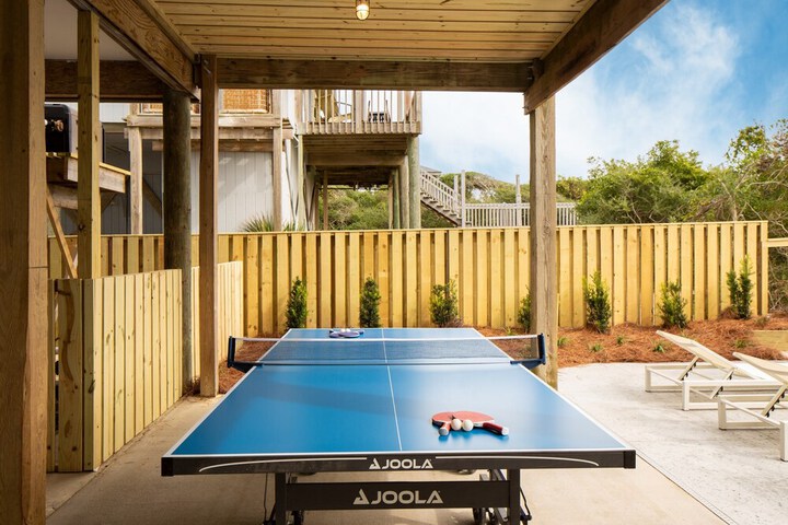Oceans Eye by Avantstay Beach Front Home w / Roof Top Pool & Putting Green!