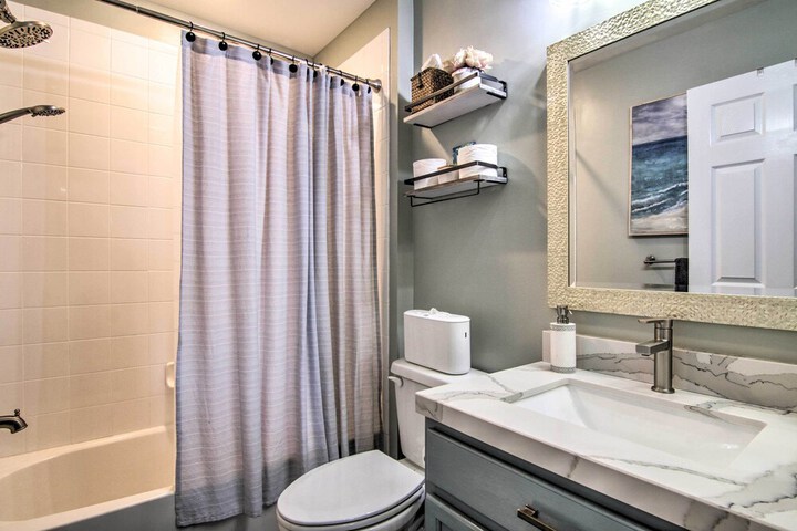 5 Mi to Bethany Beach: Chic Home w / Grill!