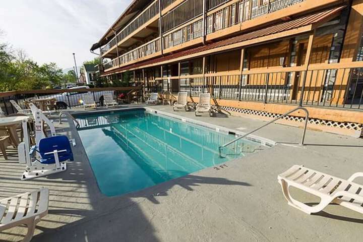 Pool 4 of 39