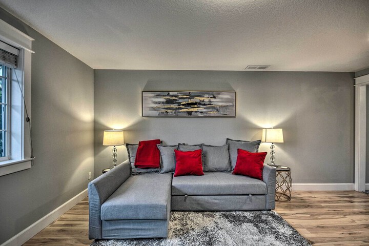 Chic Battle Ground Apartment 18 Mi to Vancouver!