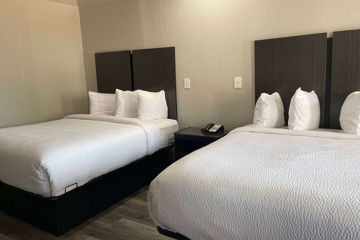 Days Inn by Wyndham Dickinson TX
