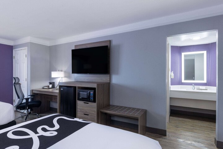 Room 27 of 47