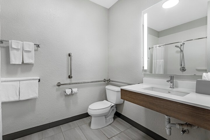 Holiday Inn Express Hotel & Suites Charlotte by IHG