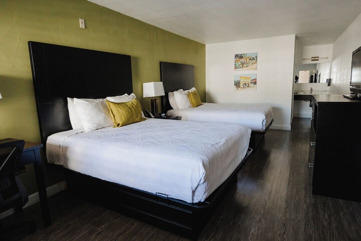 Room 32 of 40