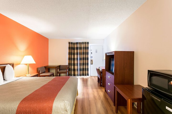 Room 6 of 18